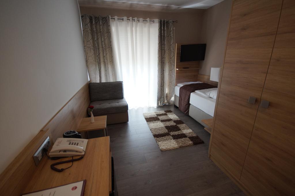 Hotel Bauschheimer Hof Ruesselsheim Luaran gambar