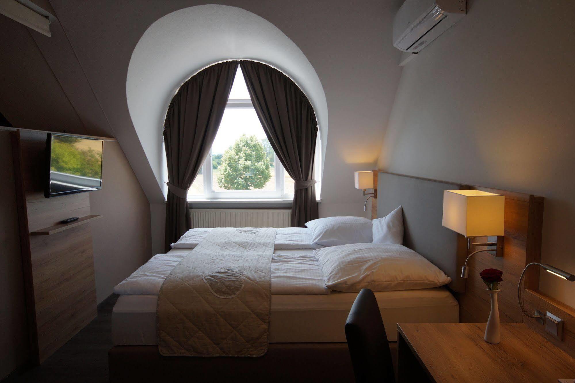 Hotel Bauschheimer Hof Ruesselsheim Luaran gambar