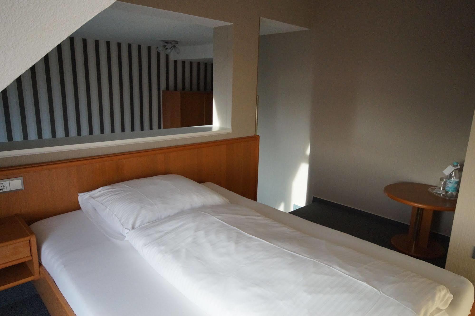 Hotel Bauschheimer Hof Ruesselsheim Luaran gambar